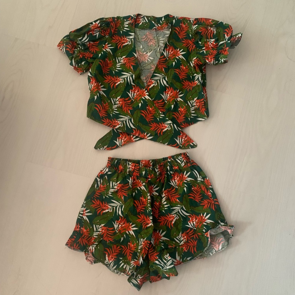 Crop and short set